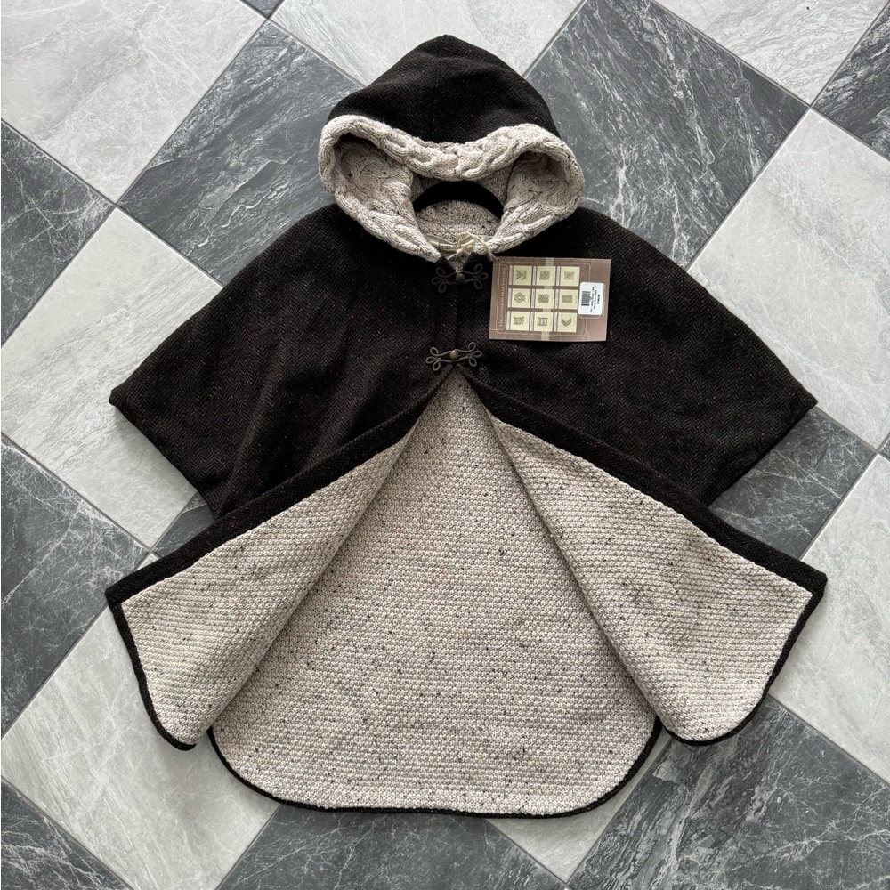 Aran Mills Twee‎d Cape wit‎h Aran Coll‎ar - Brown & Cream - Small/Medium - NWT